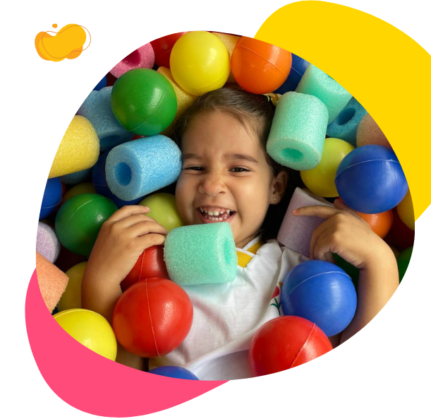 Equipe e alunos do Colégio Rosa de Sharom